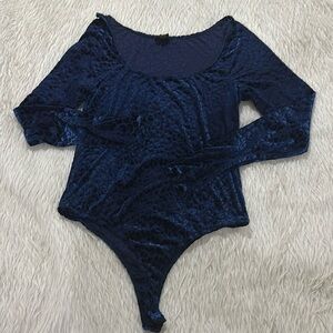 Free press blue velvet animal pattern body suit top size large
